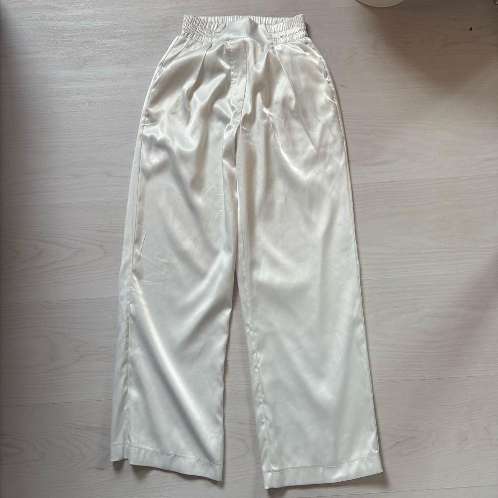 Elegant White Satin Suit Set. Wide leg pantsuit. Size s - Picture 3 of 9